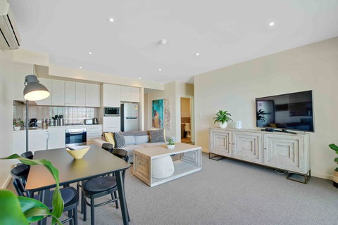 Port Adelaide Executive Waterfront Apartment - Broome Tourism 17
