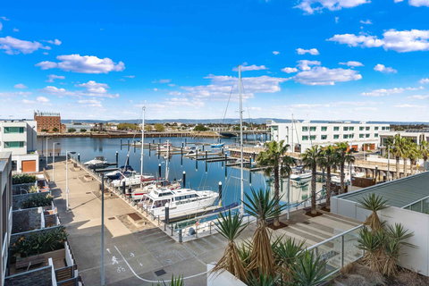 Port Adelaide Executive Waterfront Apartment - Broome Tourism 0