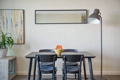 Port Adelaide Executive Waterfront Apartment - Broome Tourism 11