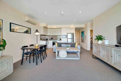 Port Adelaide Executive Waterfront Apartment - Broome Tourism 16