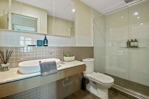 Port Adelaide Executive Waterfront Apartment - Broome Tourism 4