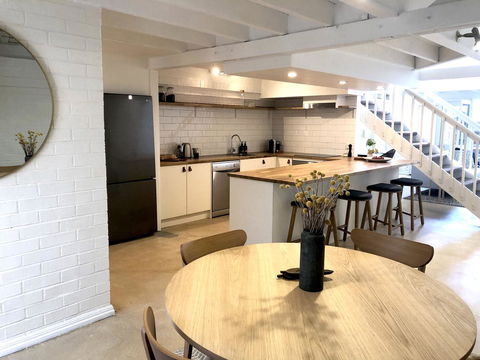 The Loft - Beautiful Central Barossa Apartment - Broome Tourism 6