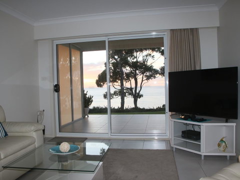 Mollymook Beach Waterfront - Broome Tourism 12