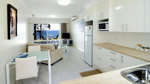 Mollymook Beach Waterfront - Broome Tourism 8