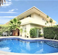 Hi 5 stars Glenelg Studio Apartment