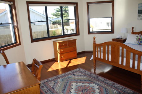 Serenity On Narrabeen Beach - 1Bdr Beachside Retreat - Broome Tourism 3