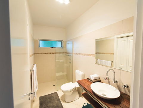 S T U D I O 22 Peaceful Retreat With Garden Views - Broome Tourism 6
