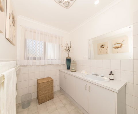 Tanunda\'s Magpie House - Broome Tourism 18