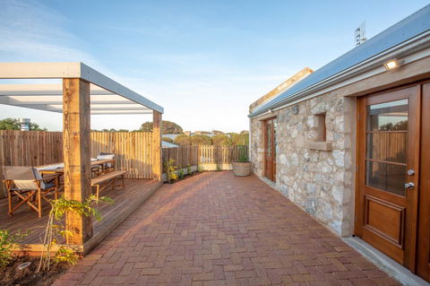 Lucy's Cottage - Broome Tourism 23