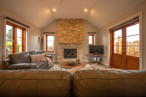 Lucy's Cottage - Broome Tourism 0