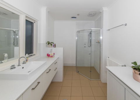 The Tudor House - Broome Tourism 16