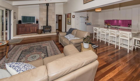 The Tudor House - Broome Tourism 5