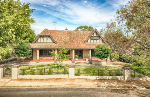 The Tudor House - Broome Tourism 0