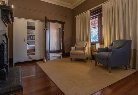 The Tudor House - Broome Tourism 3