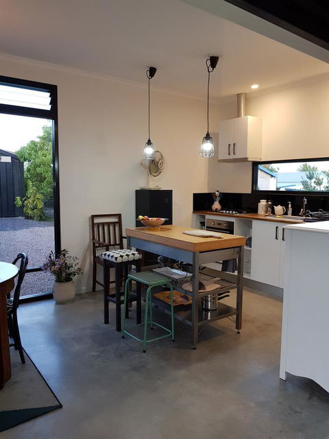 Sinclair Eco House - Broome Tourism 9