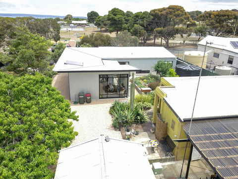 Sinclair Eco House - Broome Tourism 5