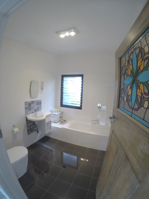Sinclair Eco House - Broome Tourism 7