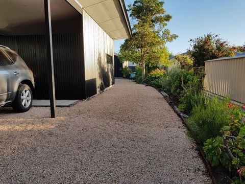 Sinclair Eco House - Broome Tourism 24
