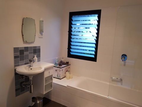 Sinclair Eco House - Broome Tourism 25