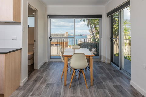 Bay 10 - Suites And Apartments - Broome Tourism 12