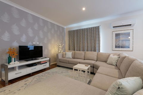 Boutique Getaway On Wright - Broome Tourism 1