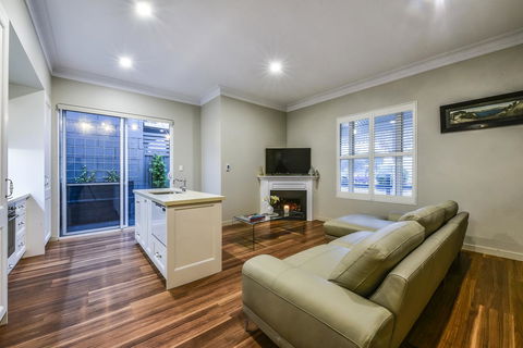 Aloha Central Luxury Apartments - Broome Tourism 3