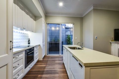 Aloha Central Luxury Apartments - Broome Tourism 10