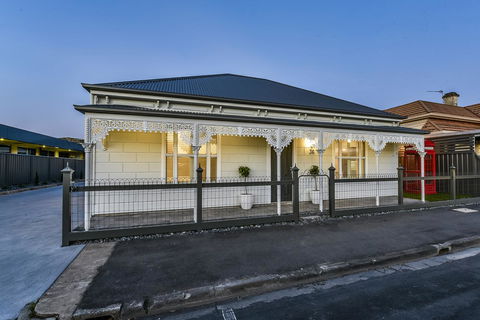 Aloha Central Luxury Apartments - Broome Tourism 12