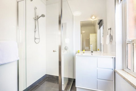 Nightcap At Rose & Crown Hotel - Broome Tourism 14