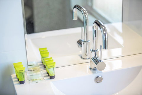 Nightcap At Rose & Crown Hotel - Broome Tourism 10