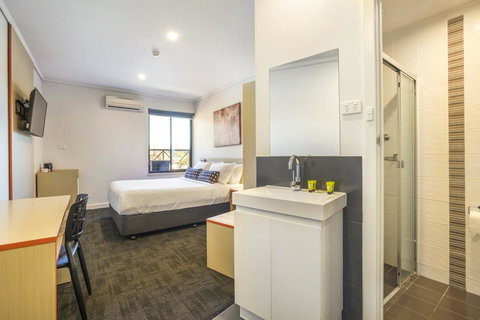 Nightcap At Rose & Crown Hotel - Broome Tourism 16