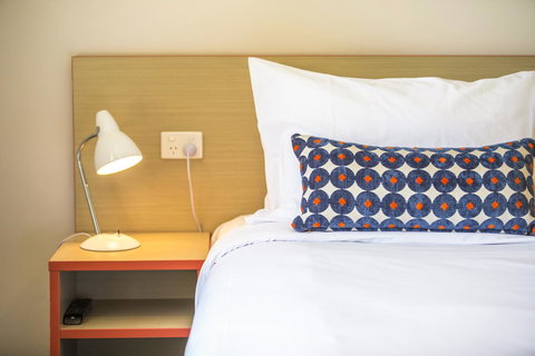 Nightcap At Rose & Crown Hotel - Broome Tourism 20