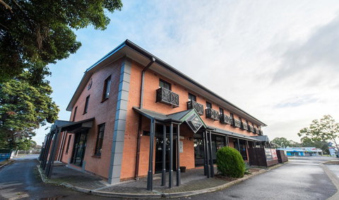 Nightcap At Rose & Crown Hotel - Broome Tourism 4