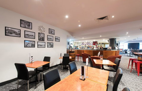 Nightcap At Rose & Crown Hotel - Broome Tourism 29