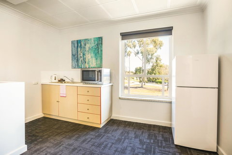 Nightcap At Rose & Crown Hotel - Broome Tourism 15