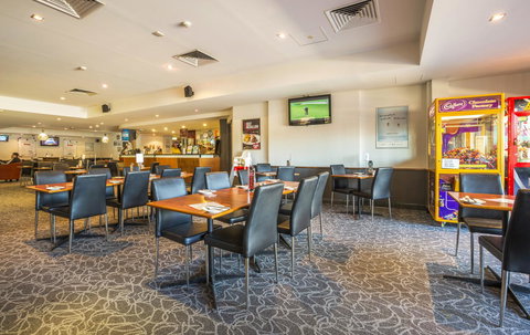 Nightcap At Rose & Crown Hotel - Broome Tourism 22