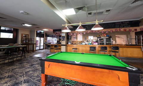 Nightcap At Rose & Crown Hotel - Broome Tourism 5