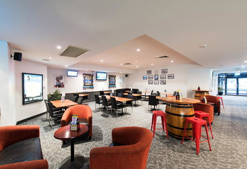 Nightcap At Rose & Crown Hotel - Broome Tourism 34