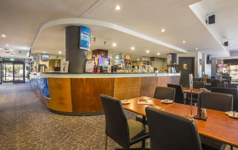 Nightcap At Rose & Crown Hotel - Broome Tourism 21