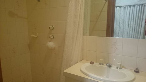 Gaerwood B&B - Broome Tourism 12