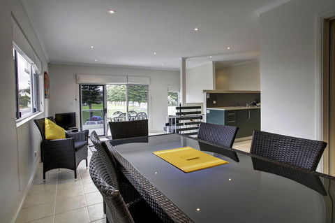 Tasman Beachside Apartment - Broome Tourism 5