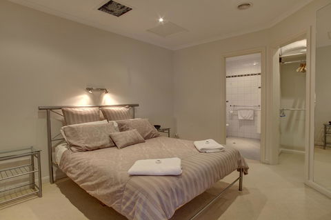 Tasman Beachside Apartment - Broome Tourism 6