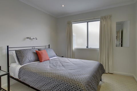 Tasman Beachside Apartment - Broome Tourism 8
