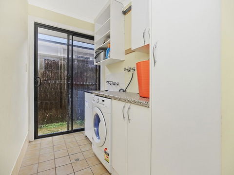 Lakeside - Encounter Bay - Broome Tourism 15