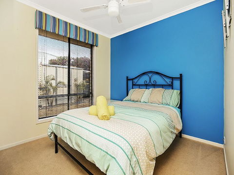 Lakeside - Encounter Bay - Broome Tourism 10