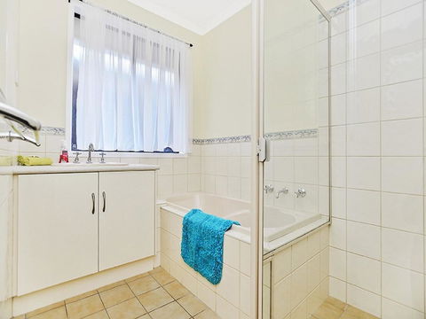 Lakeside - Encounter Bay - Broome Tourism 13