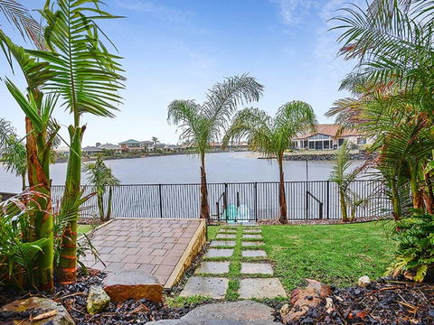 Lakeside - Encounter Bay - Broome Tourism 3