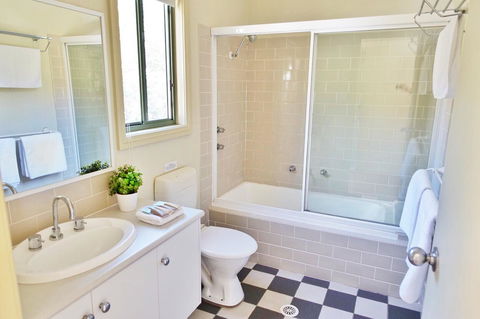 SkyView Villa - Broome Tourism 11