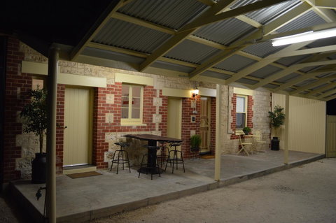 Two Cow Cottage Bed & Breakfast - Broome Tourism 32