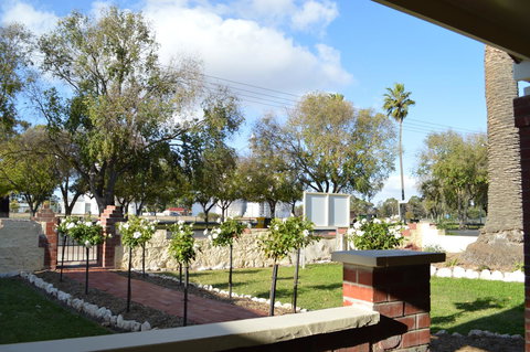 Two Cow Cottage Bed & Breakfast - Broome Tourism 31